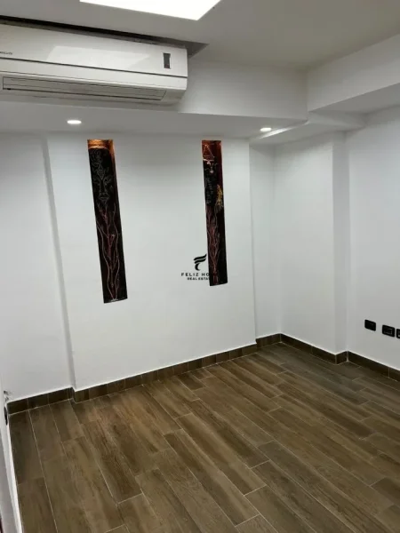 Tirane, shitet dyqan Kati 0, 64 m² 150.000 € (ISH EKSPOZITA)