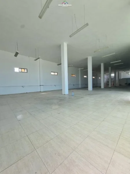 Tirane, shes magazine Kati 0, 3.000 m² 600.000 € (autostrada tirane durres)