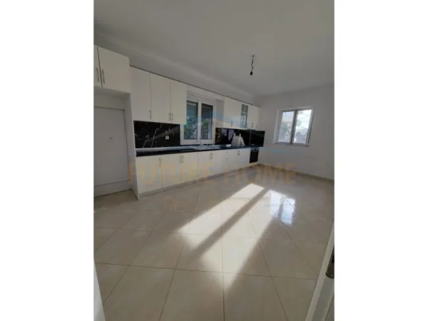 Tirane, jepet me qera apartament 2+1 Kati 2, 90 m² 400 € (Qera, Apartament 2+1, Fresk, Tiranë)