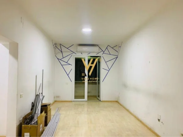 Tirane, jepet me qera zyre Kati 2, 140 m² 1.000 € (RRUGA E DURRESIT)