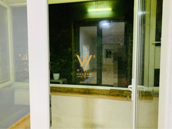 Tirane, jepet me qera zyre Kati 2, 140 m² 1.000 € (RRUGA E DURRESIT)