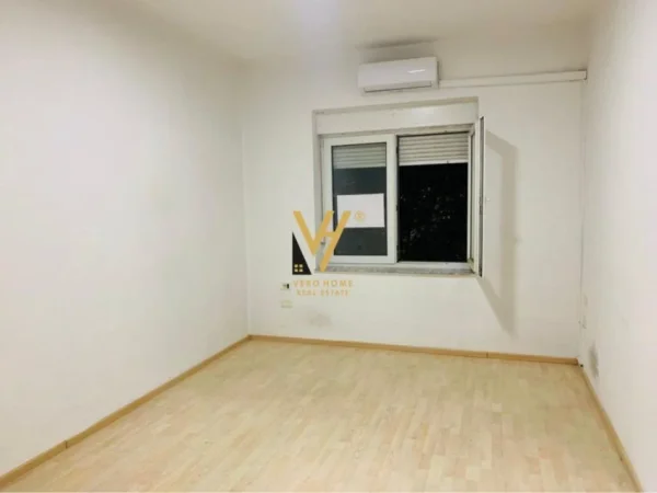 Tirane, jepet me qera zyre Kati 2, 140 m² 1.000 € (RRUGA E DURRESIT)