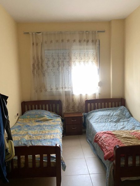 Tirane, jepet me qera apartament 2+1+Ballkon Kati 5, 85 m² 400 € (Komuna e Parisit ,prane kika 2)