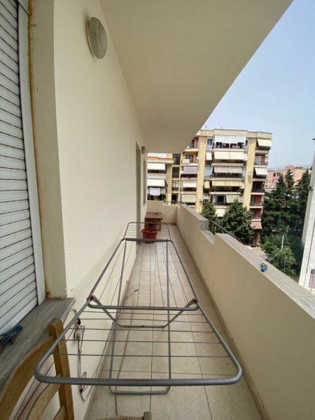 Tirane, jepet me qera apartament 2+1+Ballkon Kati 5, 85 m² 400 € (Komuna e Parisit ,prane kika 2)