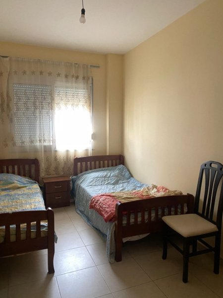 Tirane, jepet me qera apartament 2+1+Ballkon Kati 5, 85 m² 400 € (Komuna e Parisit ,prane kika 2)