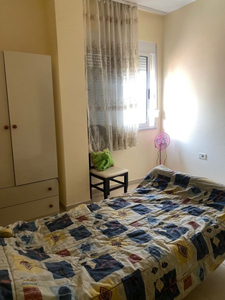 Tirane, jepet me qera apartament 2+1+Ballkon Kati 5, 85 m² 400 € (Komuna e Parisit ,prane kika 2)