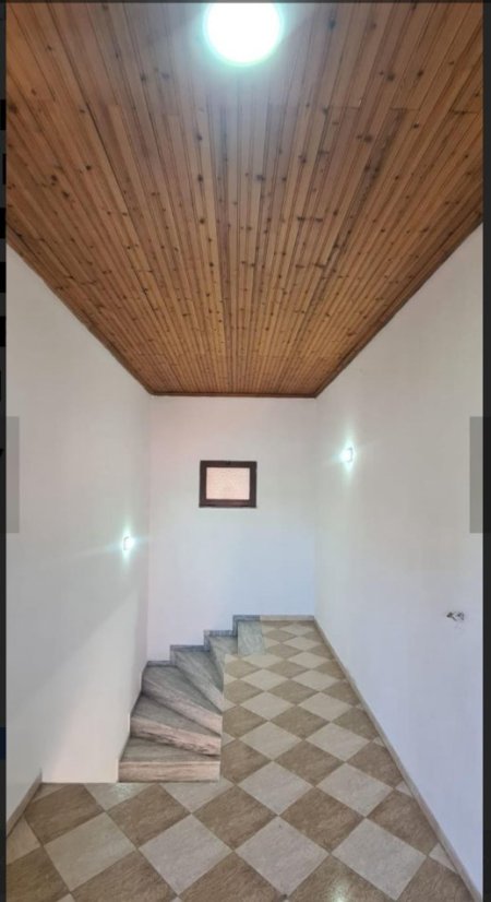 Tirane, jepet me qera Vile 3 Katshe , 260 m² 1.900 € (Rr. Durresit)