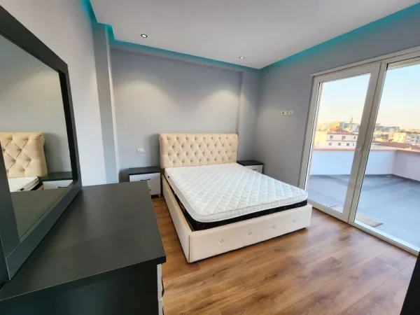 Tirane, shes apartament 2+1+Ballkon Kati 4, 140 m² 185.000 € (Rruga 5-Maji)