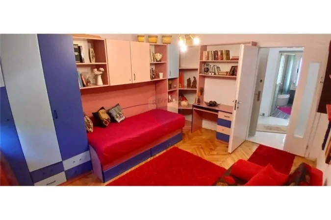 Tirane, jepet me qera apartament 2+1 Kati 3, 60 m² 700 € (Apartament 2+1 per qira tek Tregu Çam)