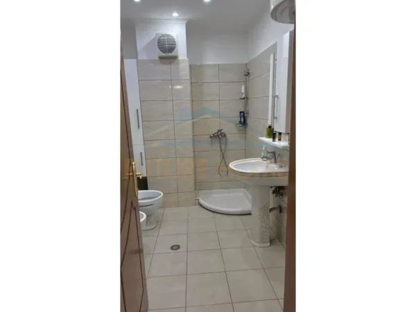 Tirane, jepet me qera apartament 2+1 Kati 5, 80 m² 400 € (Fresk)