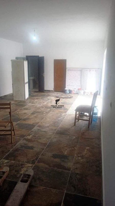 Tirane, jepet me qera magazine Kati 0, 50 m² 350 € (ASTIR)