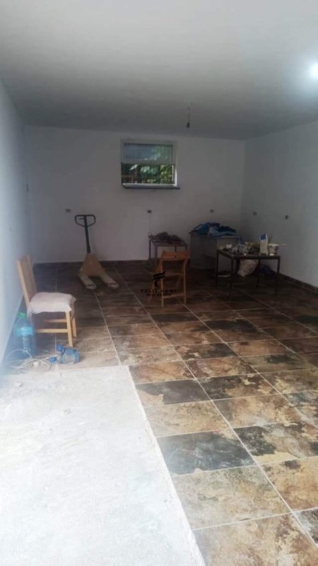 Tirane, jepet me qera magazine Kati 0, 50 m² 350 € (ASTIR)