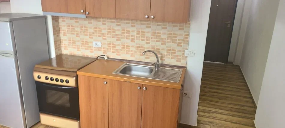Tirane, jepet me qera garsonier 1+1 Kati 2, 40 m² 240 € (Ali Demi)