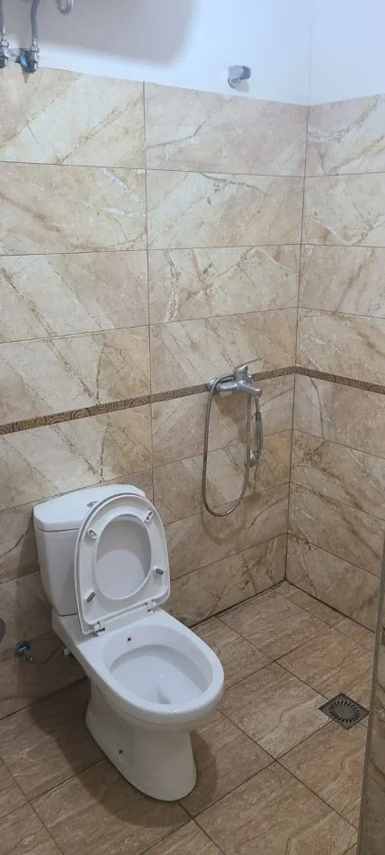 Tirane, jepet me qera garsonier 1+1 Kati 2, 40 m² 240 € (Ali Demi)