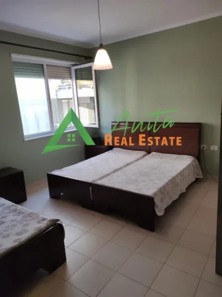 Tirane, jepet me qera apartament 2+1 Kati 2, 116 m² 600 € (Liqeni i Thate)