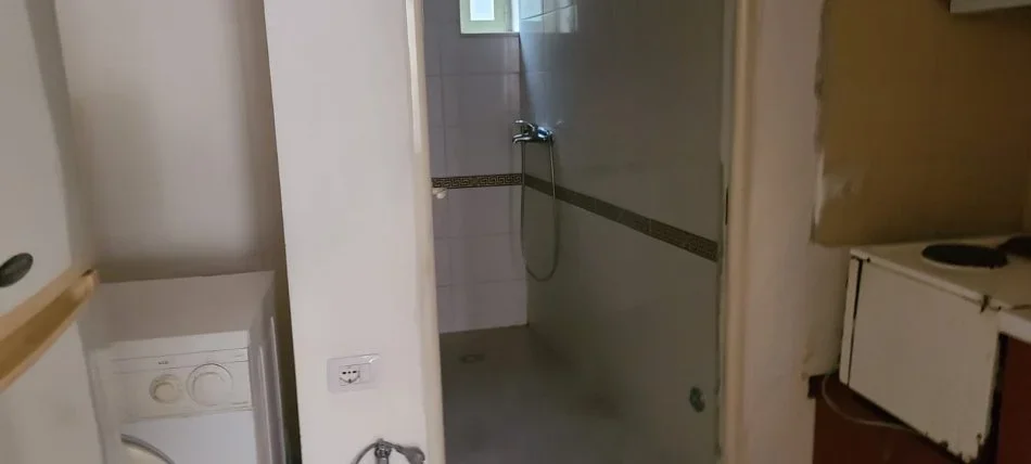 Tirane, jepet me qera garsonier 1+1 Kati 2, 35 m² 220 € (Ali Demi)