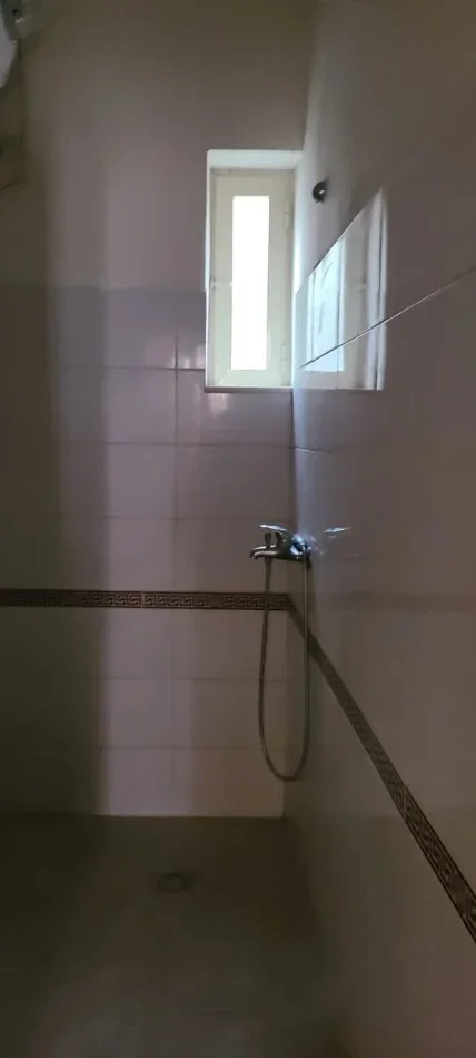 Tirane, jepet me qera garsonier 1+1 Kati 2, 35 m² 220 € (Ali Demi)