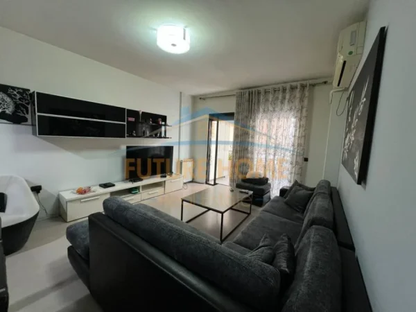Tirane, shitet apartament 2+1+Ballkon Kati 4, 97 m² 230.000 € (Komuna e Parisit)