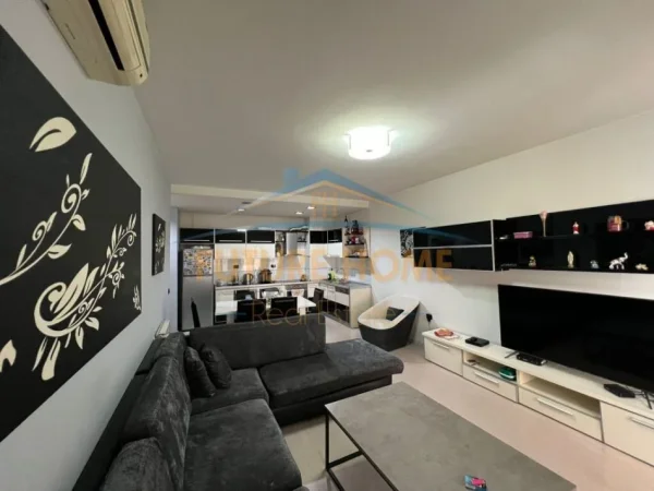 Tirane, shitet apartament 2+1+Ballkon Kati 4, 97 m² 230.000 € (Komuna e Parisit)