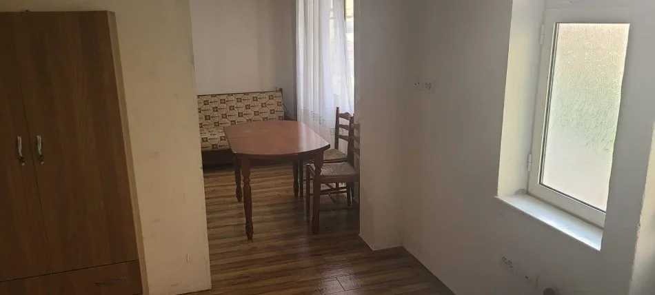 Tirane, jepet me qera apartament 1+1 Kati 3, 50 m² 290 € (Ali Demi)