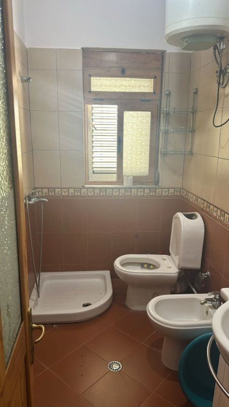 Tirane, jepet me qera apartament 2+1 Kati 2, 90 m² 350 € (Don Bosko)