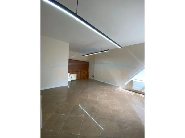 Jepet me Qera Ambjent Biznesi Kati 2, 200 m² 4.500 € prane RTSH