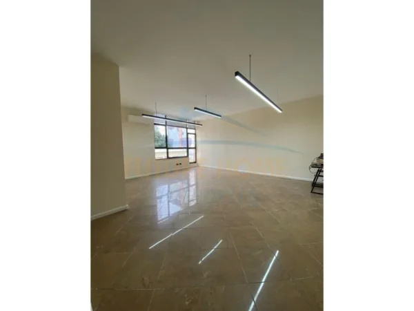 Jepet me Qera Ambjent Biznesi Kati 2, 200 m² 4.500 € prane RTSH