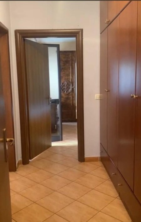 Tirane, jepet me qera apartament 2+1 Kati 3, 90 m² 350 € (Kthesa e Kamzes)