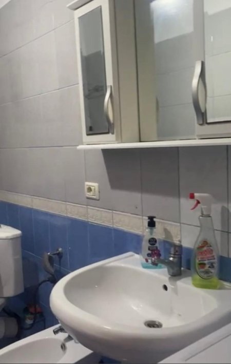 Tirane, jepet me qera apartament 2+1 Kati 3, 90 m² 350 € (Kthesa e Kamzes)