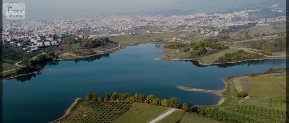 Tirane, shitet toke , 6.000 m² 1 900 000 € (Farke)