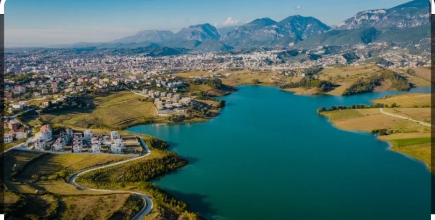 Tirane, shitet toke , 6.000 m² 1 900 000 € (Farke)