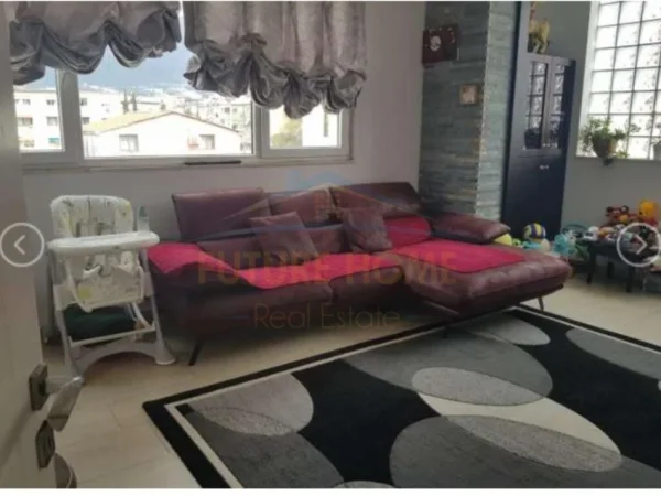Tirane, jepet me qera apartament 2+1 Kati 4, 110 m² 450 € (Varri i Bamit)