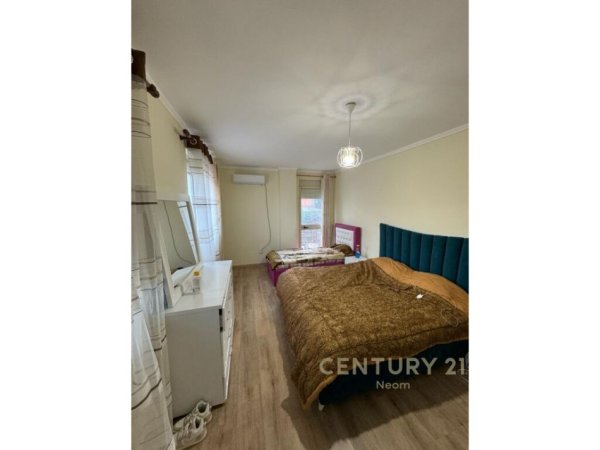 Tirane, shitet apartament 3+1 Kati 6, 175 m² 250.000 € (liqeni i thate)