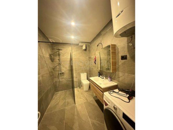 Tirane, jepet me qera apartament 2+1 Kati 6, 157 m² 800 € (komuna e parisit)