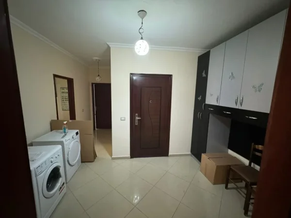 Tirane, jepet me qera apartament 2+1 Kati 7, 100 m² 450 € (Astir)