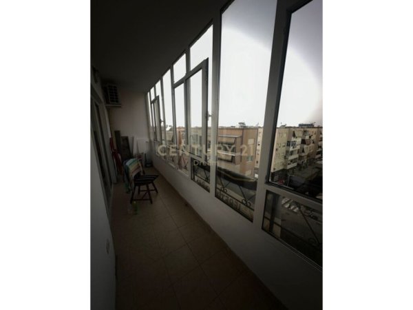 Tirane, jepet me qera apartament 2+1+Ballkon Kati 6, 157 m² 800 € 