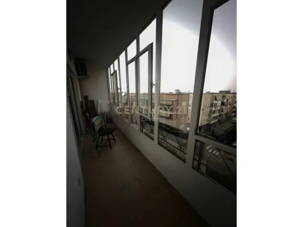 Tirane, jepet me qera apartament 2+1+Ballkon Kati 6, 157 m² 800 € 