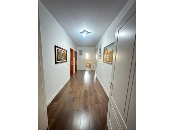 Tirane, jepet me qera apartament 2+1+Ballkon Kati 6, 157 m² 800 € 