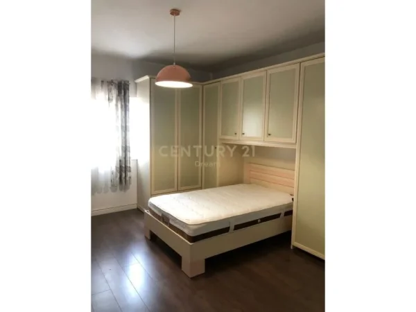 Tirane, jepet me qera apartament 2+1+Ballkon Kati 6, 157 m² 800 € 