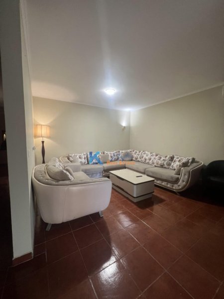 Tirane, jap me qera apartament 3+1+Ballkon Kati 9, 125 m² 600 € (Komuna e Parisit)