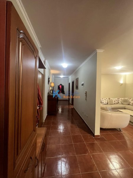Tirane, jap me qera apartament 3+1+Ballkon Kati 9, 125 m² 600 € (Komuna e Parisit)