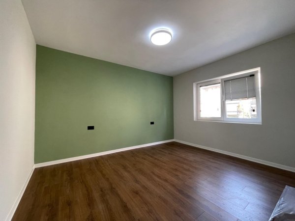 JEPET ME QIRA, APARTAMENT 3+1, RRUGA MYSLYM SHYRI, TIRANË, 700 EURO/MUAJ