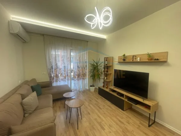 Tirane, shitet apartament 1+1+Ballkon Kati 5, 71 m² 142.000 € (Ali Demi)