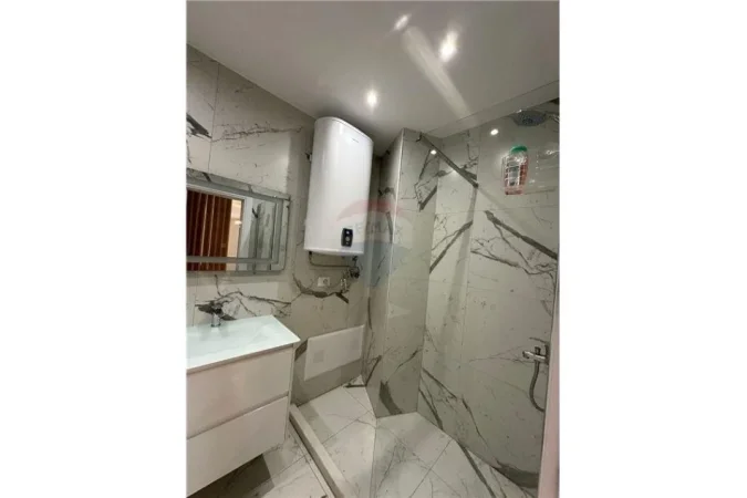 Tirane, jepet me qera apartament 2+1 Kati 4, 95 m² 850 € (Rruga e Barrikadave - Pazari i Ri)