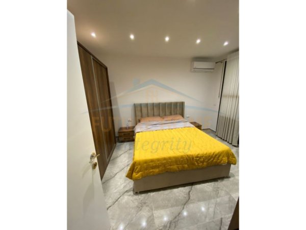 Tirane, jepet me qera 1+1+post parkimi Kati 2, 64 m² 500 € (Oxhaku)