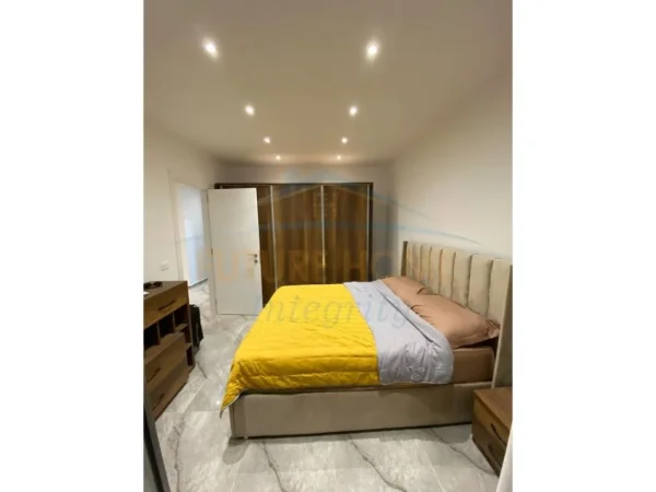 Tirane, jepet me qera 1+1+post parkimi Kati 2, 64 m² 500 € (Oxhaku)