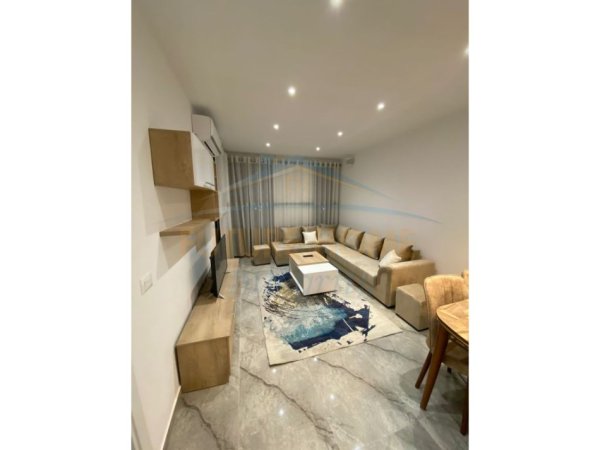 Tirane, jepet me qera 1+1+post parkimi Kati 2, 64 m² 500 € (Oxhaku)