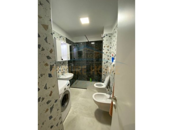 Tirane, jepet me qera 1+1+post parkimi Kati 2, 64 m² 500 € (Oxhaku)
