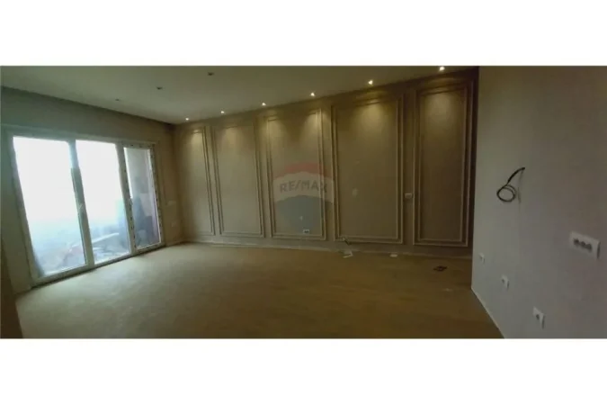 Tirane, jepet me qera ambjent biznesi Kati 3, 110 m² 550 € (Jepet me qira ambjent per zyra tek rreth rrotullimi i Kinostudios)