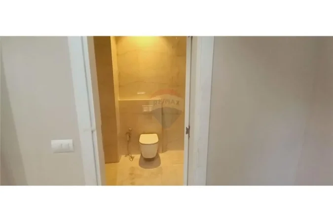 Tirane, jepet me qera ambjent biznesi Kati 3, 110 m² 550 € (Jepet me qira ambjent per zyra tek rreth rrotullimi i Kinostudios)